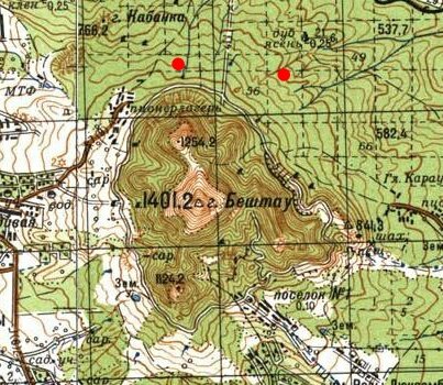 красными точками отмечено расположение двух редутов